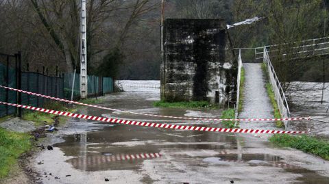 Inundaciones en la provincia de Ourense.En Vilamartn, el Sil ha inundado dos casas en Valencia, y varias carreteras en todo el territorio municipal