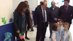 La conselleira de Traballo inaugur� la guarder�a de Coristanco