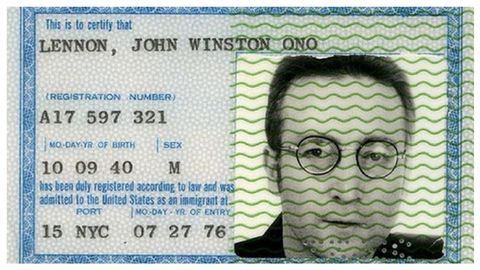 Tarjeta Verde (Tarjeta de residencia) de Lennon expedida el 27 de julio de 1976 en Nueva York