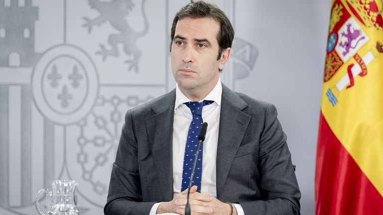 Bruselas mantiene la exigencia de la subida fiscal al diésel para desatascar parte de los fondos europeos