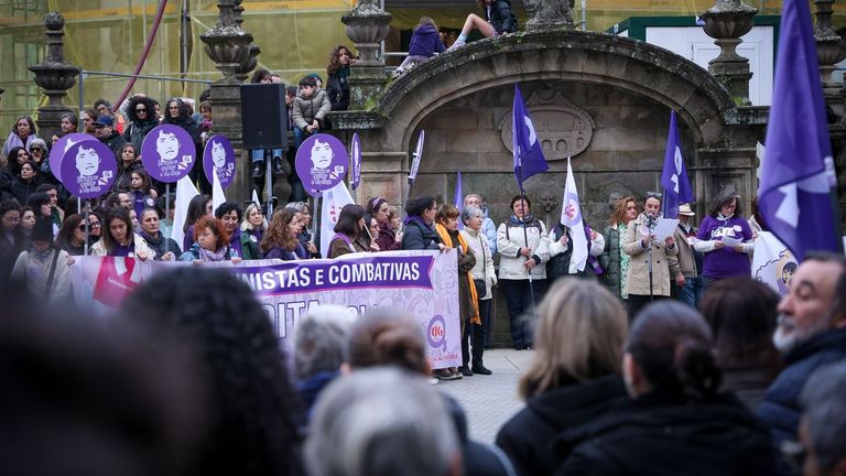 Pontevedra vuelve a marchar porque el feminismo «é revolución»