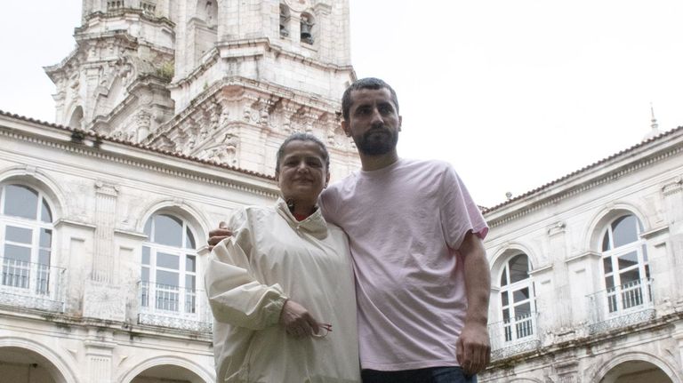 Los últimos refugiados afganos en la Galicia rural: «Había días que abría la puerta y nos habían dejado pan o verduras»