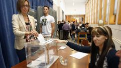 Raquel Arias vota en Sober en una de las últimas elecciones gallegas