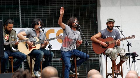 Herdeiros da Crus durante un concierto en formato acústico ofrecido en Betanzos.