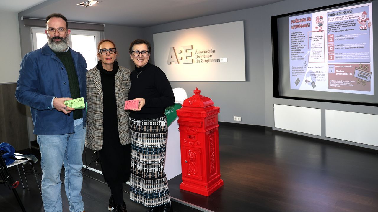 Daniel Garc�a, Mar�a Outeiral y Paola Garc�a presentaron las actividades navide�as