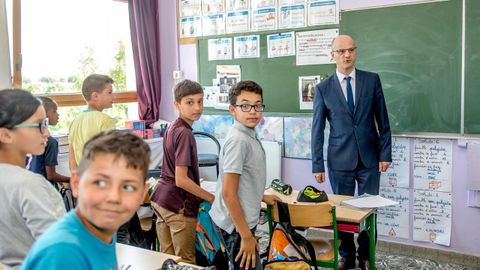 El ministro francés de Educación, Jean-Michel Blanquer, en un colegio galo.