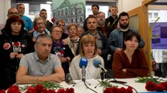 La candidata Podemos Asturies a la Presidencia del Principado, Covadonga Tomé (c) durante una rueda de prensa en la sede del partido en Gijón