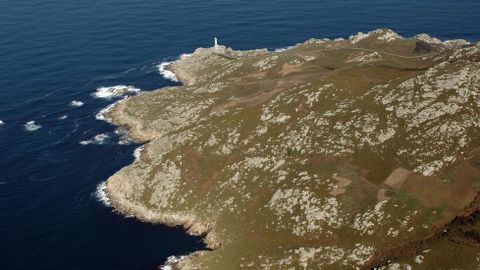 Vista aérea de punta Nariga (Malpica) y su faro. 
