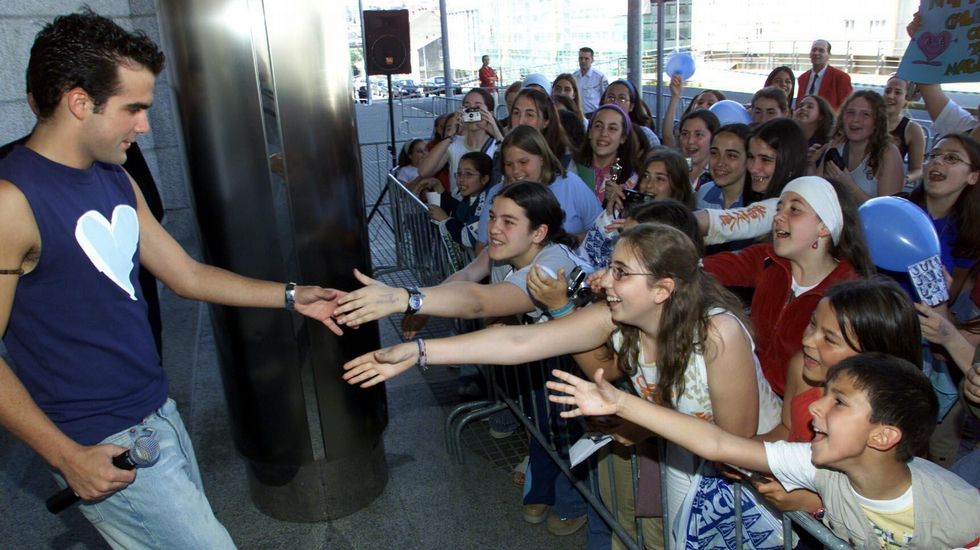Nam Thomas, firmando discos en el 2003 en Santiago. 