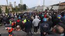 Las imágenes de la protesta a las puertas de Repsol