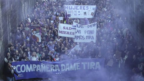 Un momento de la manifestación por las calles de la localidad asturiana de Mieres, por el  Día Internacional de la Mujer 