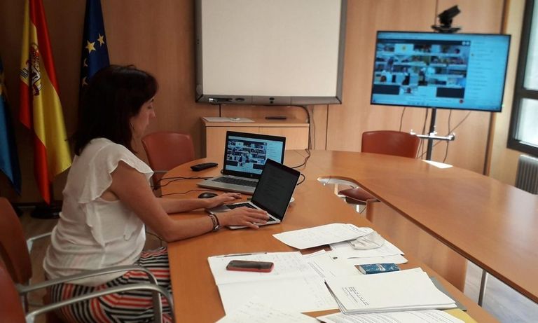 La directora general de Ordenación, Evaluación y Equidad Educativa, Paula García, participa en la Comisión General de Educación