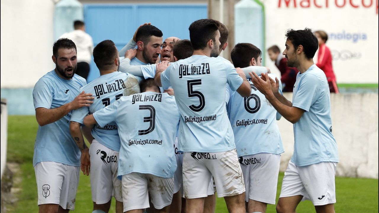 Arranca la imprenta de Gutenberg de Lugo.Ruedas de un tractor, en una imagen de archivo