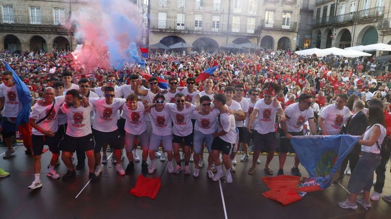 UD Ourense, distinto escudo y la misma pasión