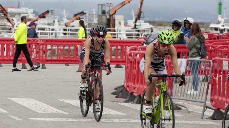 As dúas probas séniores femininas tan só contaron con participación do Triatlón Inforhouse Santiago
