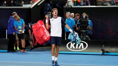l tenista espaol Pablo Carreo Busta reacciona tras el partido de octavos de final del Abierto de Australia disputado este lunes ante el japons Kei Nishikori, en Melbourne, Australia.