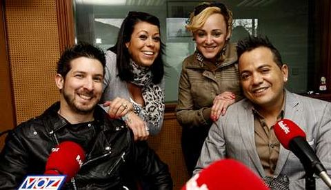 Ricardo, Roco, Patricia e Ivn, las voces de Canad, en el estudio de Radio Voz Bergantios.