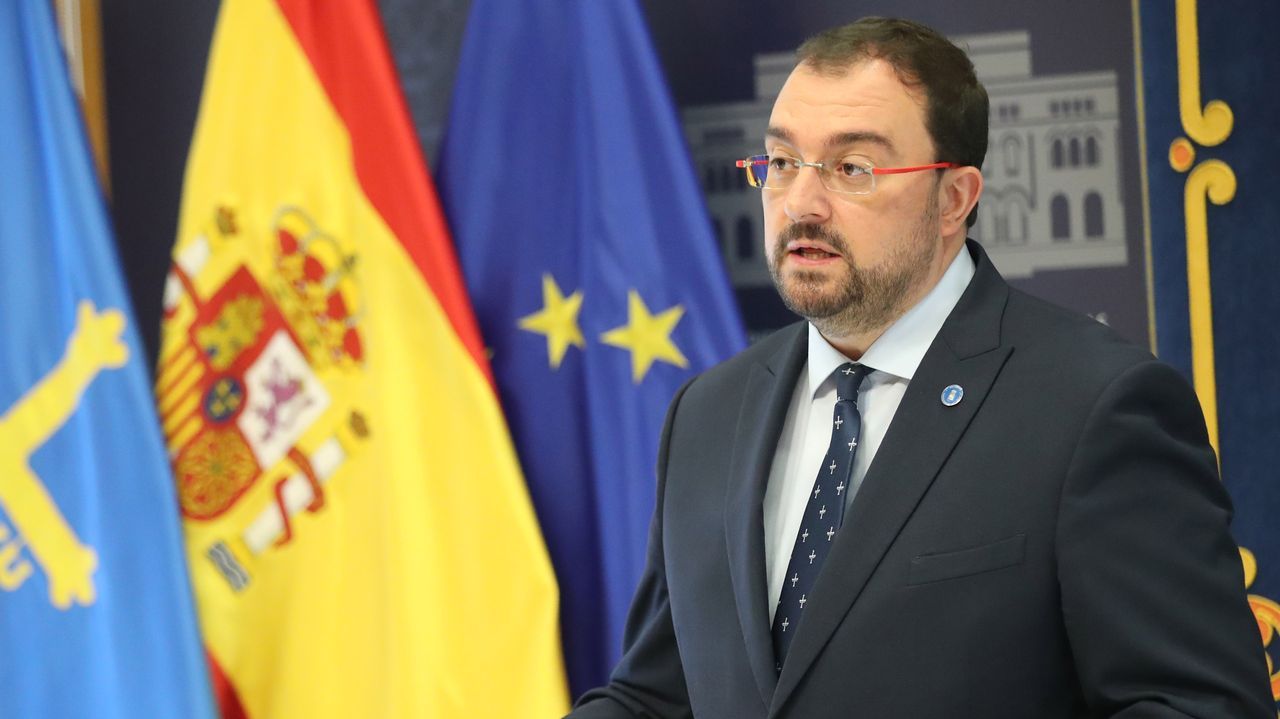  El presidente del Principado de Asturias, Adrián Barbón compare este miércoles en rueda de prensa para hacer balance de los tres primeros años de legislatura