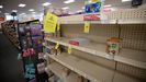 Estantes vacíos en un supermercado de Texas por el desabastecimiento de leche en polvo infantil