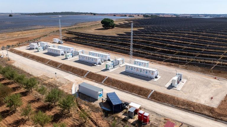 Iberdrola pone en operación las baterías más grandes de España