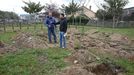 Visita a las obras del renovado parque infantil de Vilario
