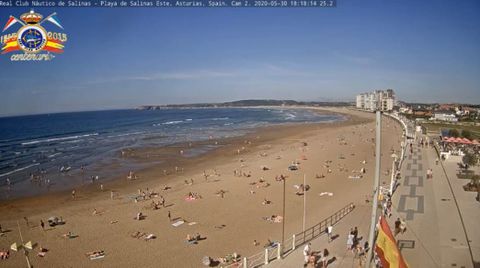 La playa de Salinas hoy, 30 de mayo, vista desde una de las c�maras de seguridad del Club N�utico
