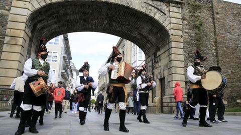 El baile, pero sobre todo la msica, fueron los protagonistas de este extrao Domingo das Mozas 