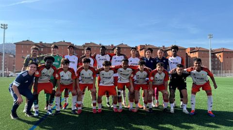 El equipo juvenil de la Fundaci�n Real Oviedo, antes de un partido de la Oviedo Cup