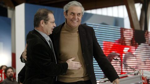 En el 2005, con Emilio Prez Trouio en un mtin de Zapatero