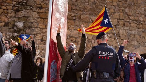 Grupos de independentistas se manifiestaron contra un mitin que Vox organiz el pasado fin de semana en Tarragona
