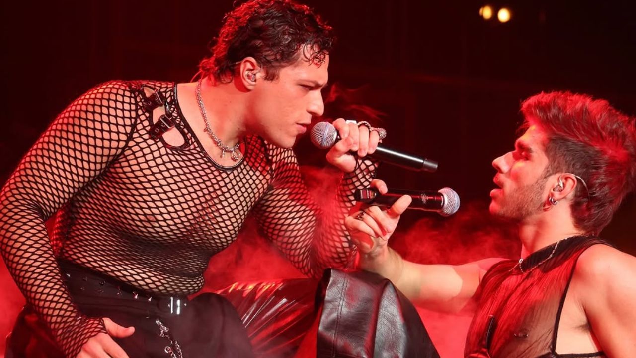 Dos de los looks que llevaron en el concurso el corus Tinho y Guillo