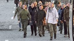 Mujeres pertenecientes al Ejrcito ucraniano, tras ser liberadas el pasado octubre, durante un intercambio de prisioneros entre Mosc y Kiev