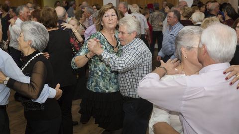 Baile de los mayores de Carballo, en el Pazo da Cultura
