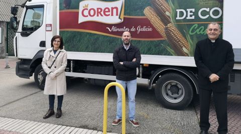 La concejala de Asuntos Sociales, Eugenia Díaz Abella, el alcalde de Ourense, Gonzalo Pérez Jácome, y el delegado de Cáritas, Ángel Feijoo Mirón