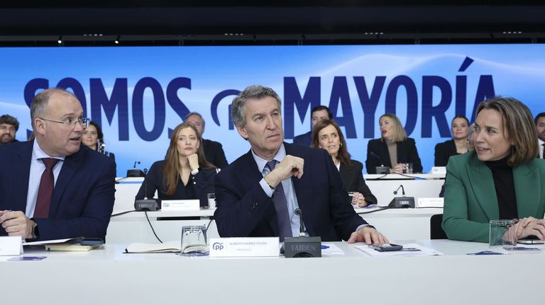 Feijoo tiende la mano a Vox para que actúe «con responsabilidad» y no se convierta en «un muro» en Aragón