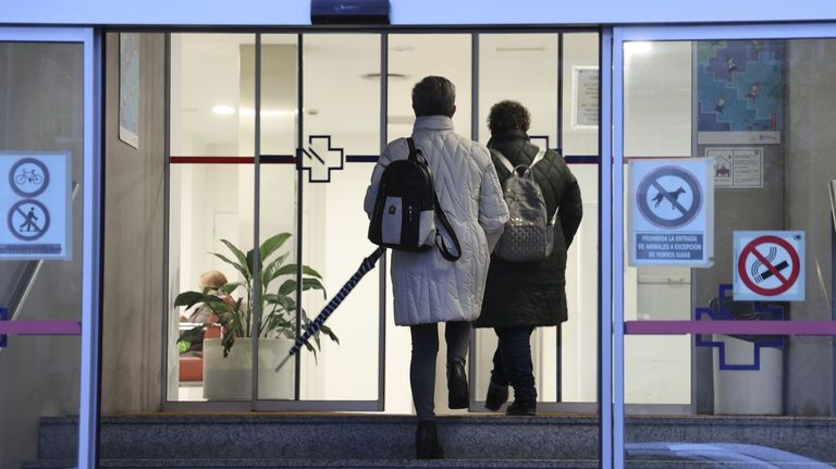 Dos fisioterapeutas llevan al juzgado al Sergas por puntuar igual los años trabajados en las mutuas