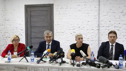 Miembros de la oposicin, en un encuentro con la prensa este lunes en Minsk