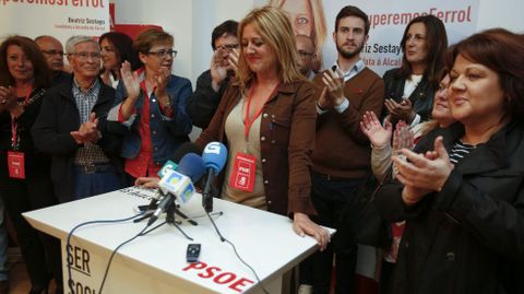 La candidata socialista a la alcalda de Ferrol, Beatriz Sestayo, en su comparecencia tras conocer los resultados. Pierde dos ediles respecto al 2011 y se queda con cinco en la corporacin