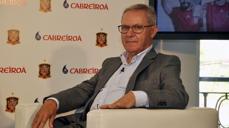 Muere José Ángel de la Casa, la voz de la Selección en TVE y del mítico gol  de Señor