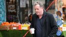 Piers Morgan camina cerca de su casa a la mañana siguiente de abandonar el popular espacio matinal «Good Morning Britain»