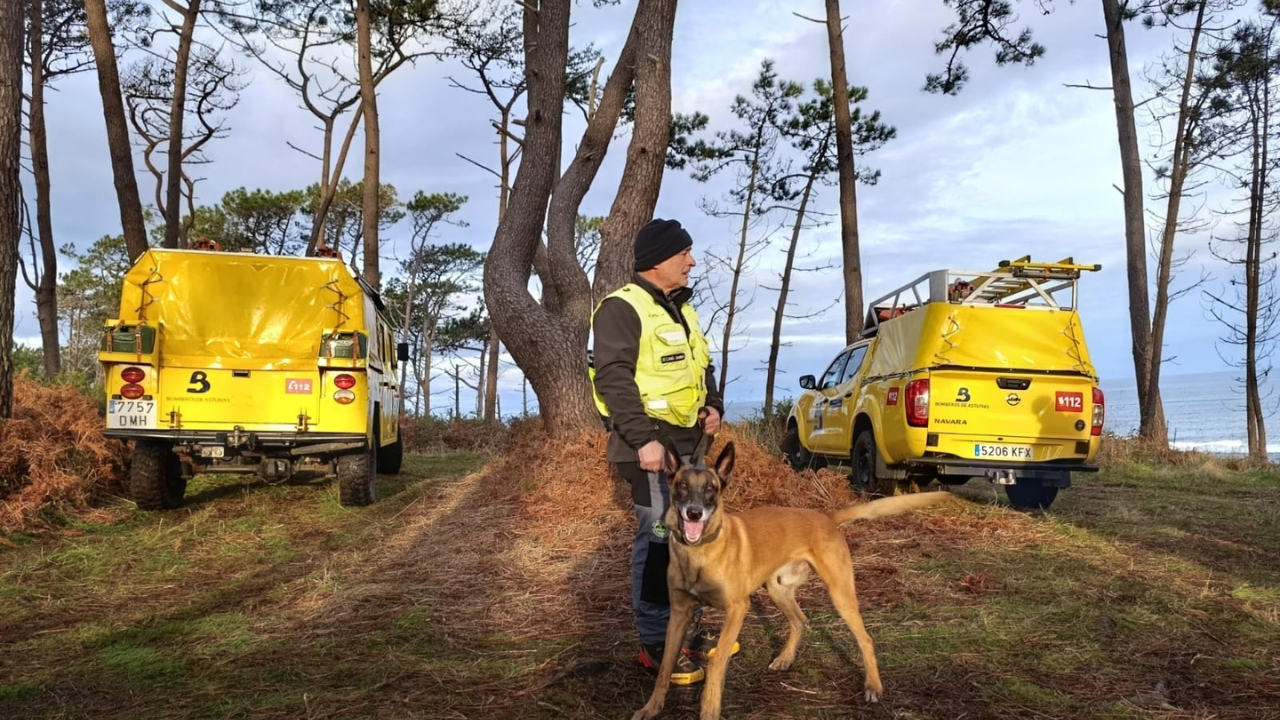 Buscan por mar y tierra a un pescador de 51 años desaparecido en Coaña