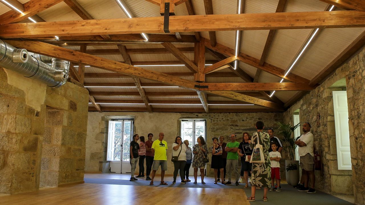 A chacona, unha danza e estrutura musical de orixe compostelá.Las visitas reúnen a vecinos de Boiro, pero también a personas de toda España.