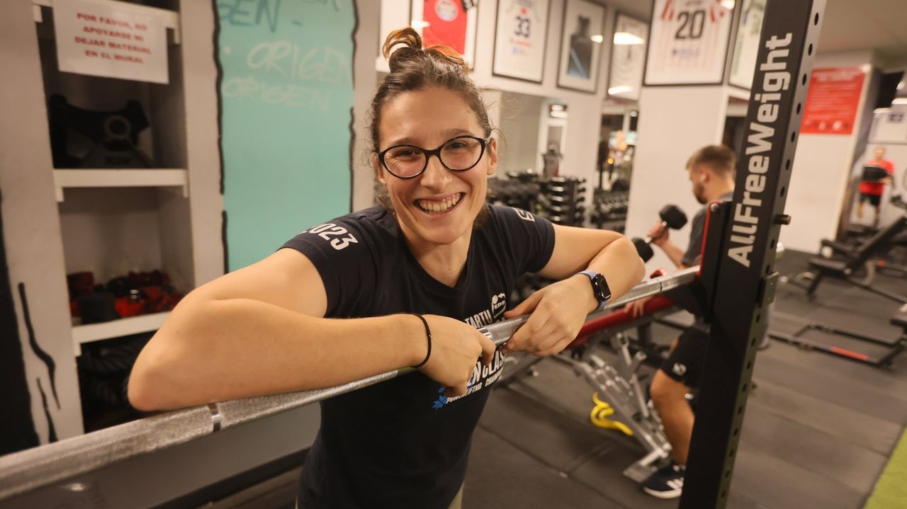 Rosala Veiga, durante un entrenamiento en el gimnasio Origen FR de Ribadeo.