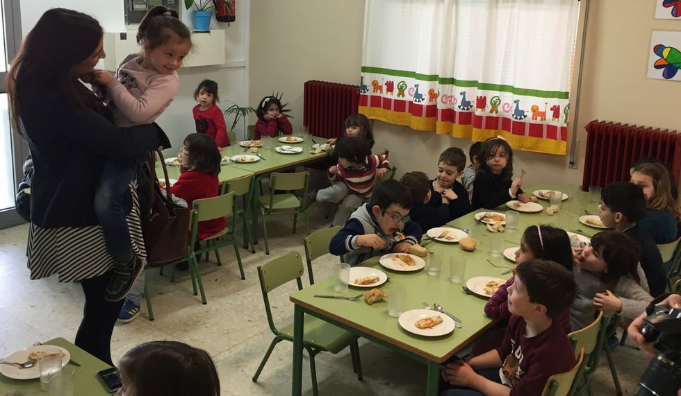 El Club de Tiro San Juan de Sarria premi� a sus deportistas m�s destacados.La alcaldesa visit� las instalaciones y disfrut� con los ni�os. 