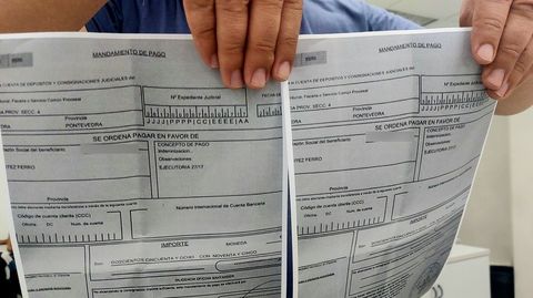La carta que recibió Rocío Viéitez esta semana, en la que le comunican que le pagan 258 euros por la muerte de sus niñas.