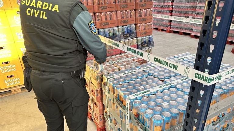 Intervenidos en Sanxenxo más de 4.000 envases de bebidas energéticas que no estaban etiquetadas en castellano
