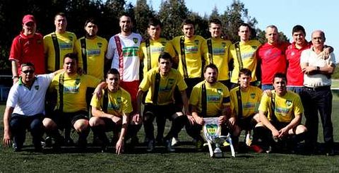 El Baas recibi el trofeo de campen de Tercera Divisin con motivo del primer encuentro de la Copa da Costa contra el Corme.