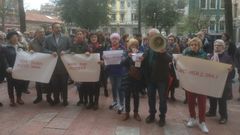 Concentracin organizada por el colectivo Morir Dignamente a favor de una ley de eutanasia en la plaza Porlier, en Oviedo