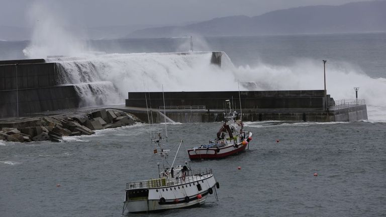 Fuerte oleaje en la costa gallega