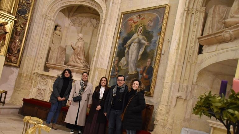 La restauración del cuadro de la Virgen de la Misericordia de Belmonte saca a la luz al matrimonio que encargó el cuadro